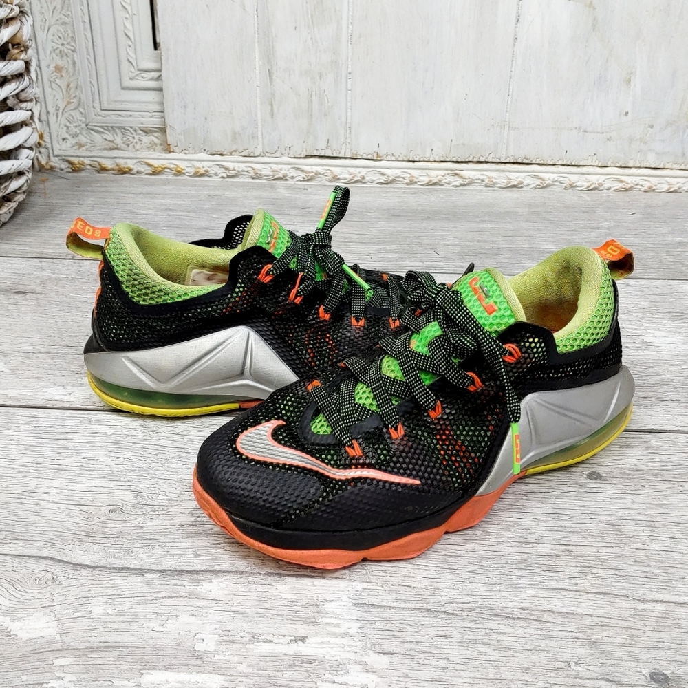 Nike LeBron James Size 7Y Air Max Low Sneakers - Picture 7 of 7
